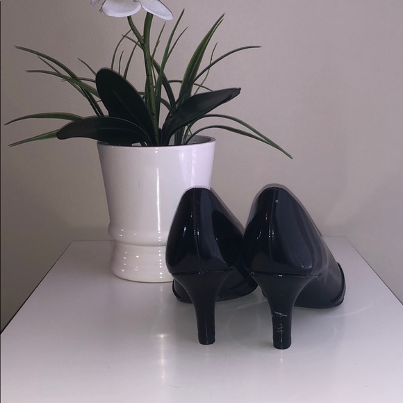 Life Stride Black Pumps - Picture 2 of 7